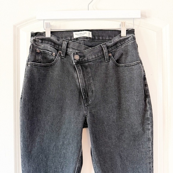 ABERCROMBIE The 90’s Slim Straight Ultra High Rise Jeans Black - Picture 5 of 9